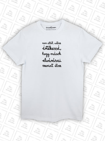 Nem attól válsz értékessé póló